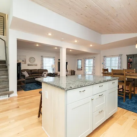 South Haven Great Lake Getaway - Centerally Located To Downtown South Haven And South Beach